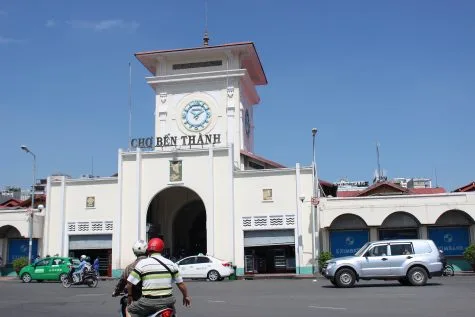 Vì sao ta lang thang thành phố Sài Gòn mùa Tết?