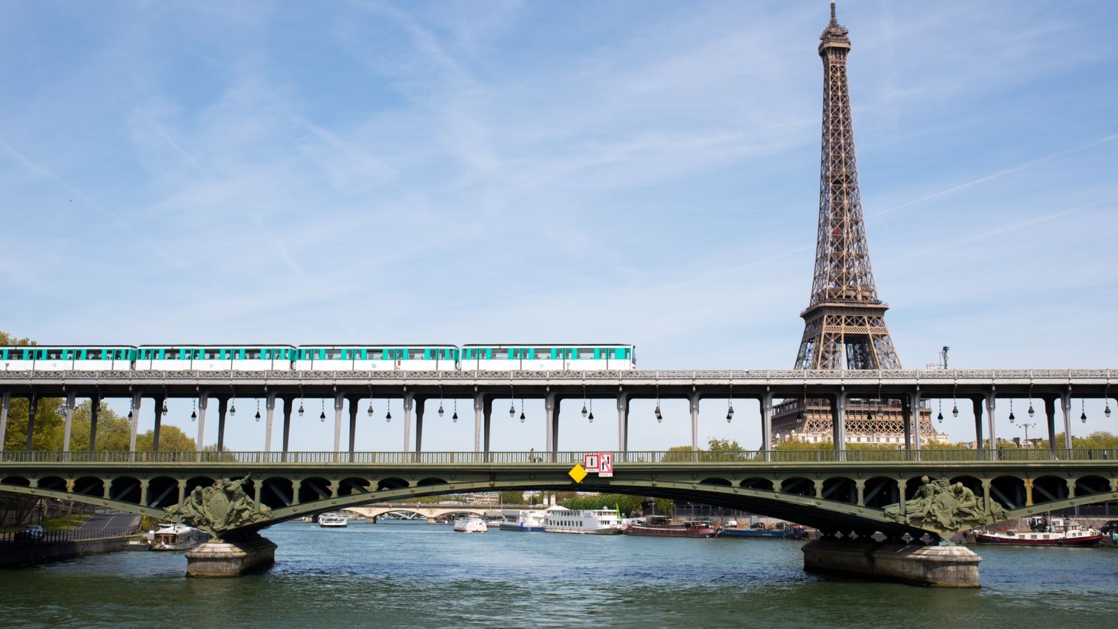 kinh nghiem du lịch paris 6 elle man
