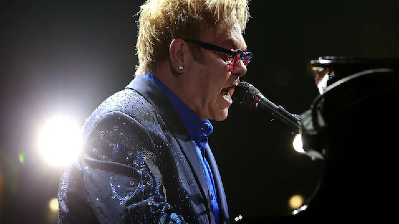 Elton John: Sứ mệnh truyền cảm hứng của người tiên phong