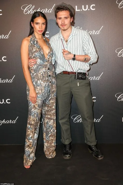 thời trang thảm đỏ - brooklyn beckham cùng bạn gái đến cannes 2019