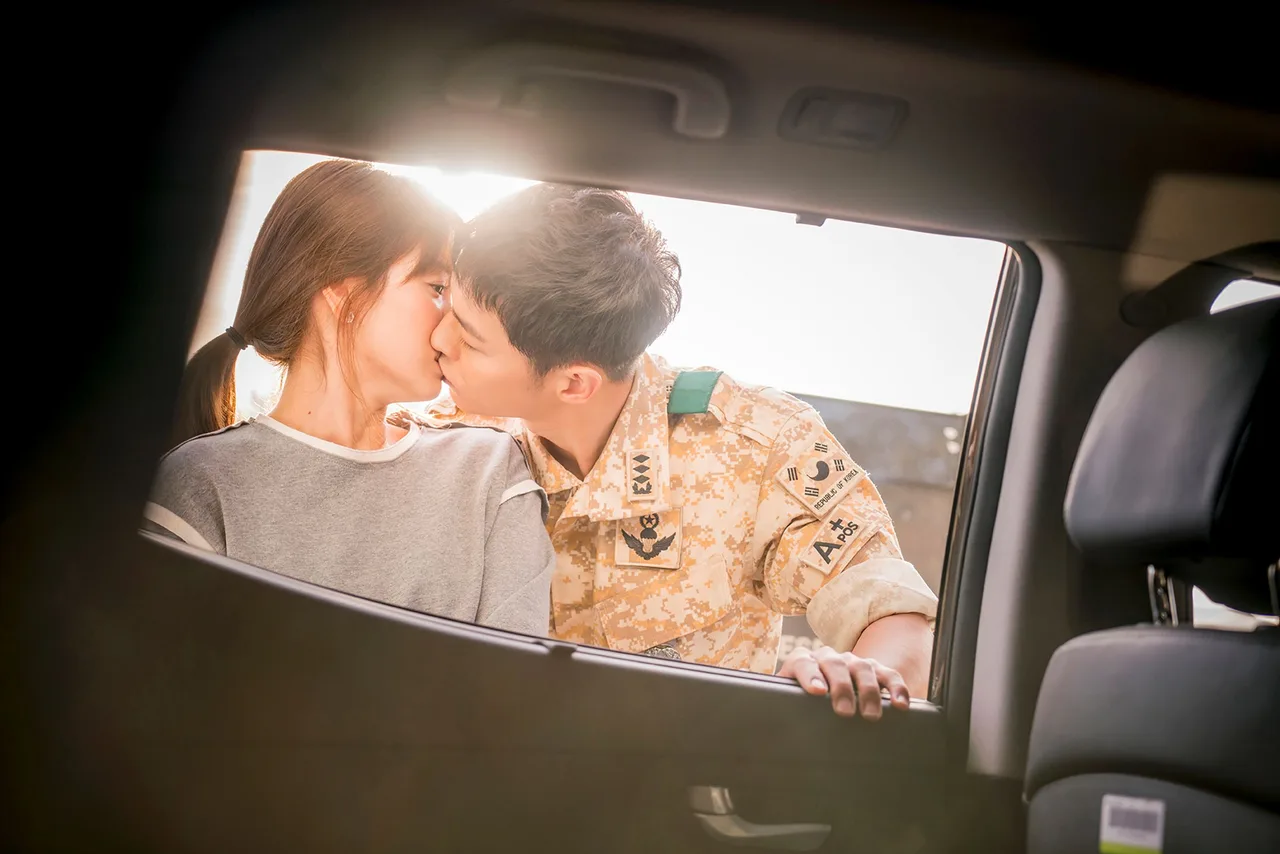 Song-Joong-Ki-va-Song-Hye-Kyo-elle-vietnam-5
