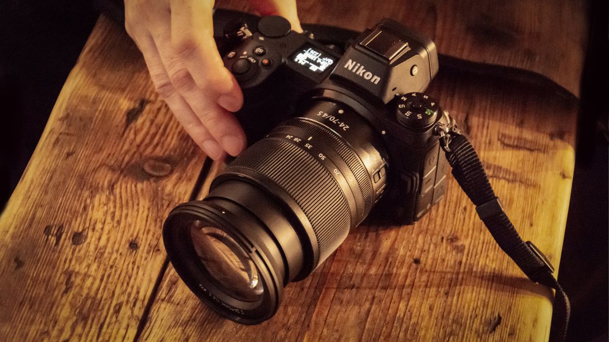 máy ảnh mirrorless elle man yc