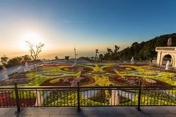 Phong cảnh tuyệt đẹp từ sảnh khách sạn.
