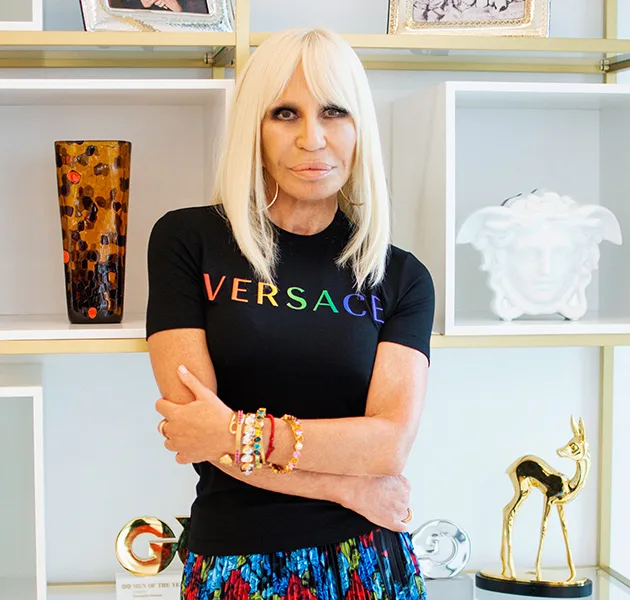 bst kỷ niệm tháng pride của versace do giám đốc