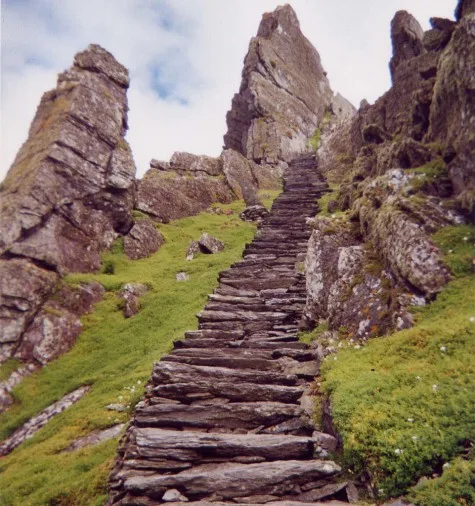 dia diem du lich dao Skellig Michael duong leo len nui dia diem du lich dao Skellig Michael duong leo len nui