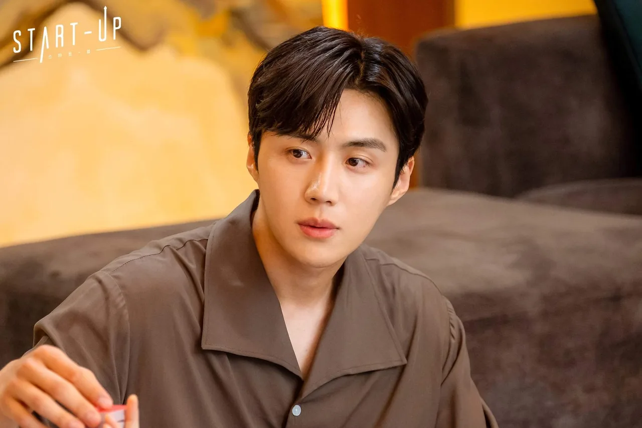 dien vien kim seon ho so mi start up can mat - elle man