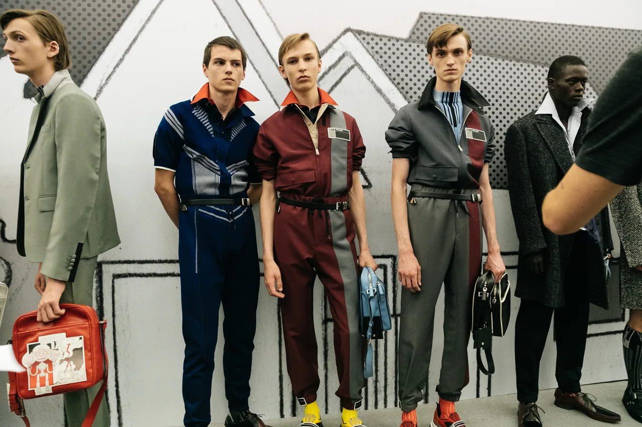 Những bộ boiler suits trong BST của Prada