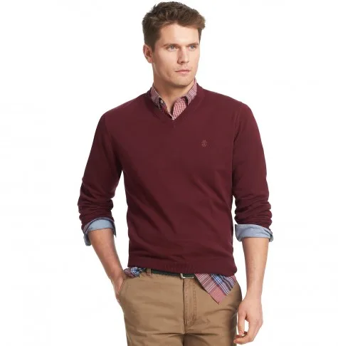 Áo sơ mi dạ kẻ caro cũng có thể kết hợp với sweater để tạo nên phong cách này