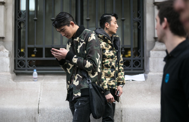Áo khoác Camo, phong cách thời trang không thể thiếu cho ngày Đông lạnh giá
