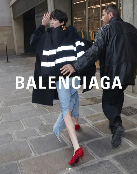 logo thuong hieu balenciaga elle man 3