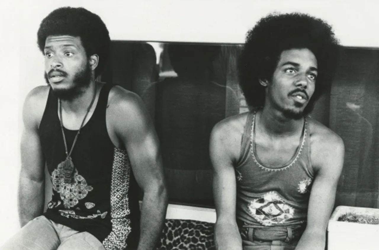 Lucas cùng cộng sự James Mtume.