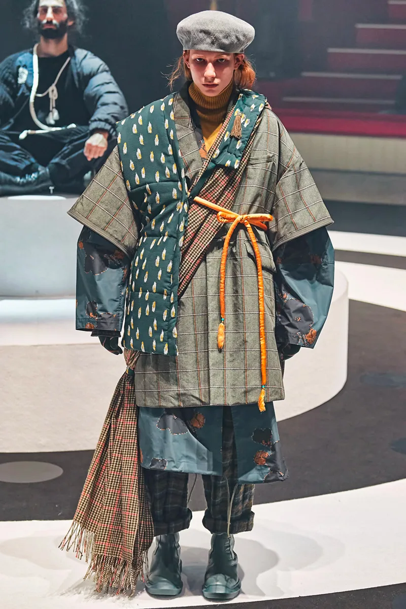 thuong-hieu-undercover-tuan-le-paris-fashion-week-2020-elle-man-17