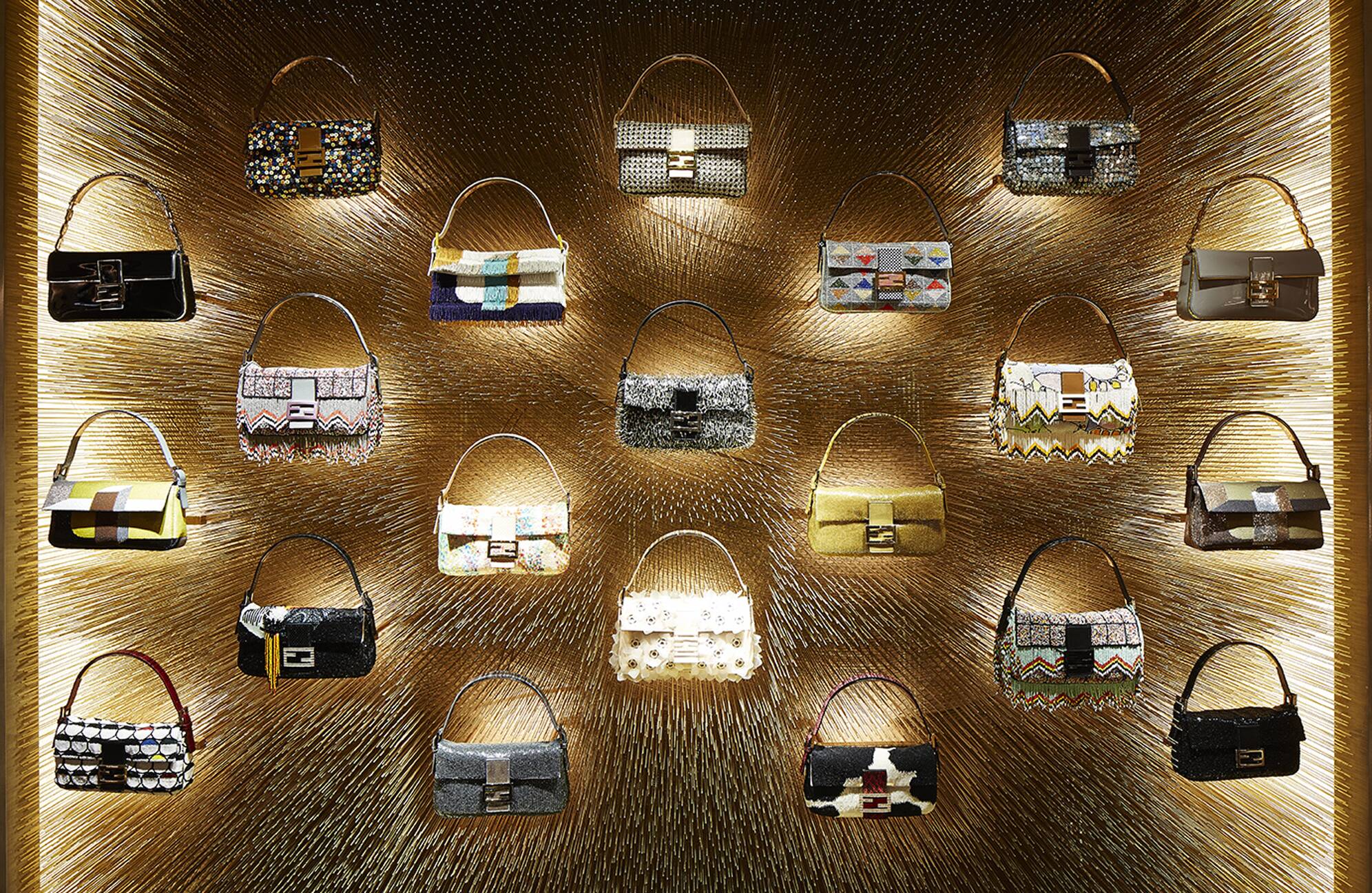 BTS logo thương hiệu túi baguette