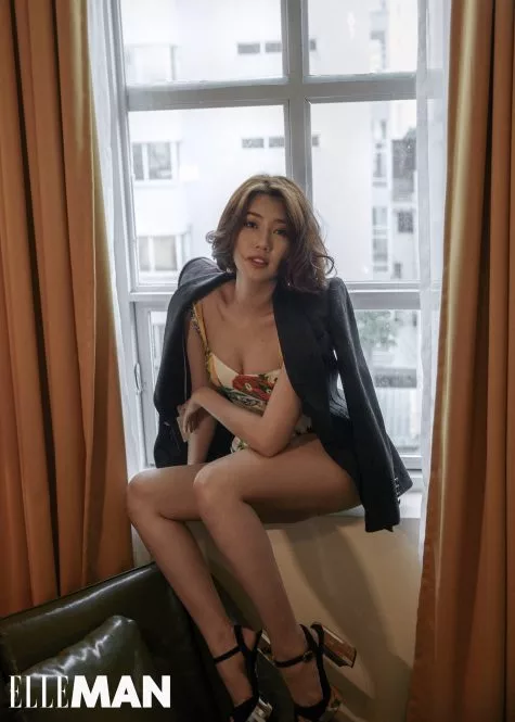Thuý Ngân Áo crop top, quần và blazer DOLCE & GABBANA