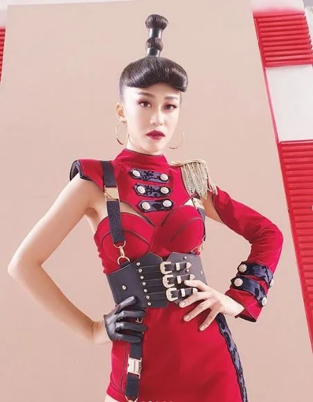 giới underground việt - kim anh mặc áo đỏ