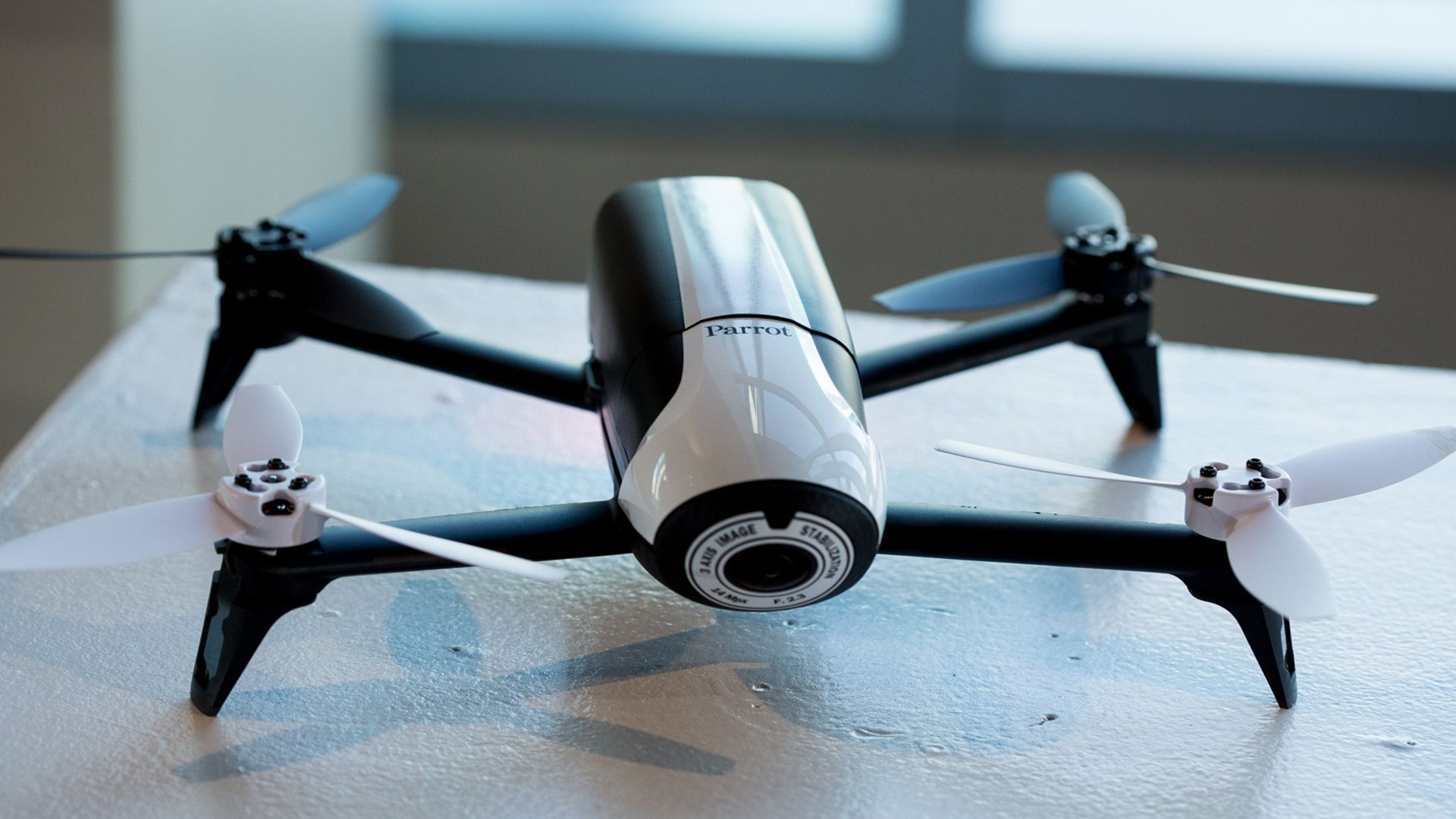 máy quay drone elle man 784