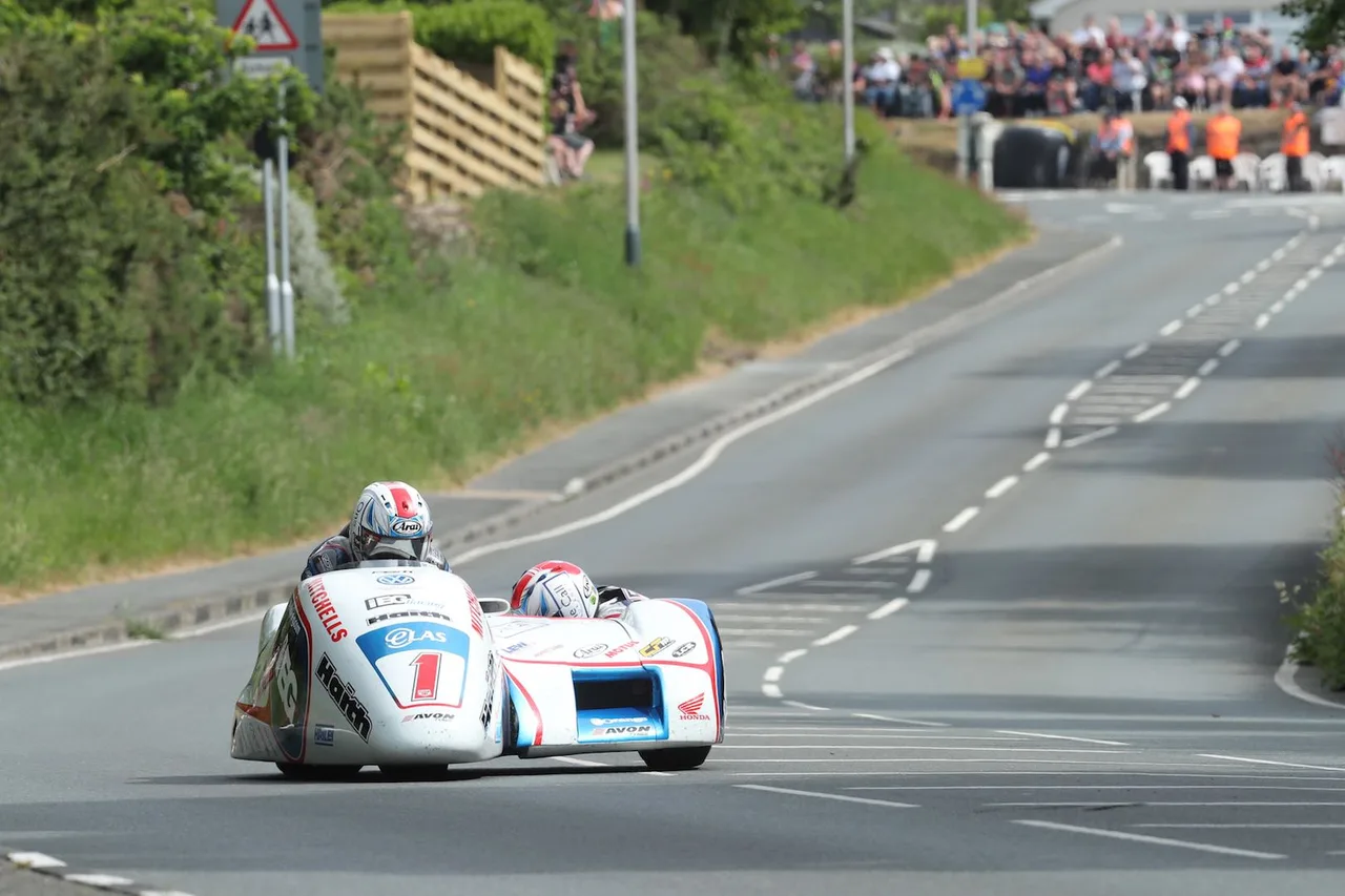Cuộc đua Isle of Man TT 2018 (Nguồn: Ultimate Motorcycling)