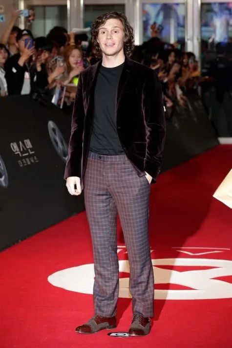 Evan Peters lần đầu xuất hiện trong top sao nam mặc đẹp của ELLE Man. Ảnh: Twitter