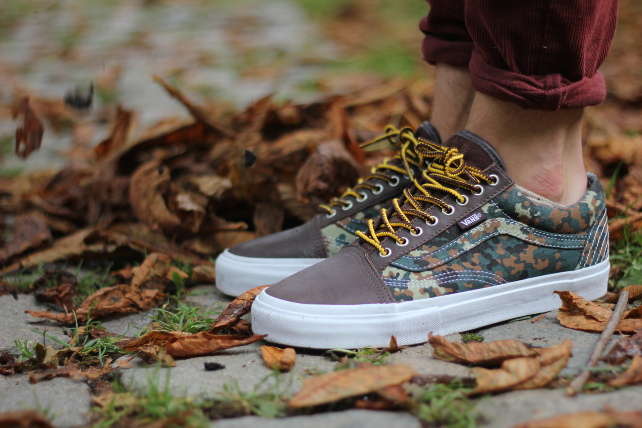 Phong cách thời trang tinh tế với điểm nhấn là một đôi Carhartt x Vans Syndicate