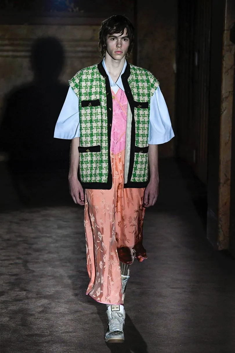 Dưới thời Michele, những chàng trai Gucci dần phá bỏ mọi rào cản giới tính để chạm đến biên giới unisex. Ảnh: Vogue