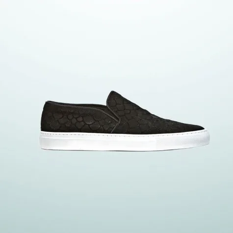Dẫu đã qua bao thế hệ , đôi slip on không bao giờ lỗi thời và luôn được yêu thích ở mọi độ tuổi