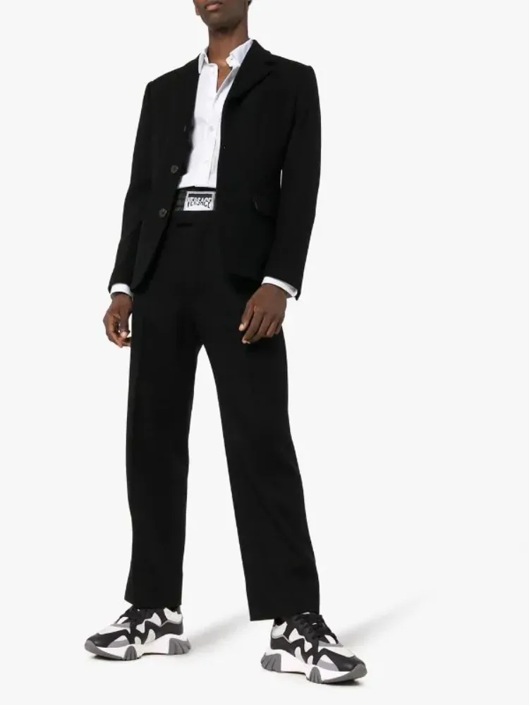 suit va giay chunky sneaker - elle man 2