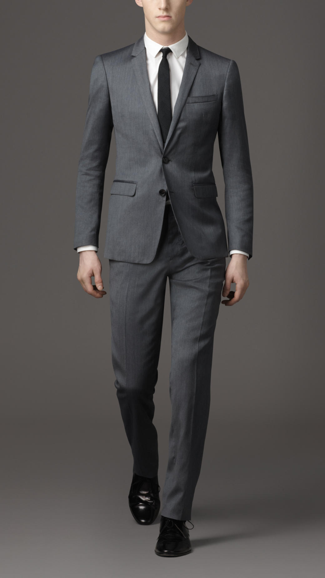 cử chỉ đôi tay khi mặc vest cử chỉ đôi tay khi mặc vest