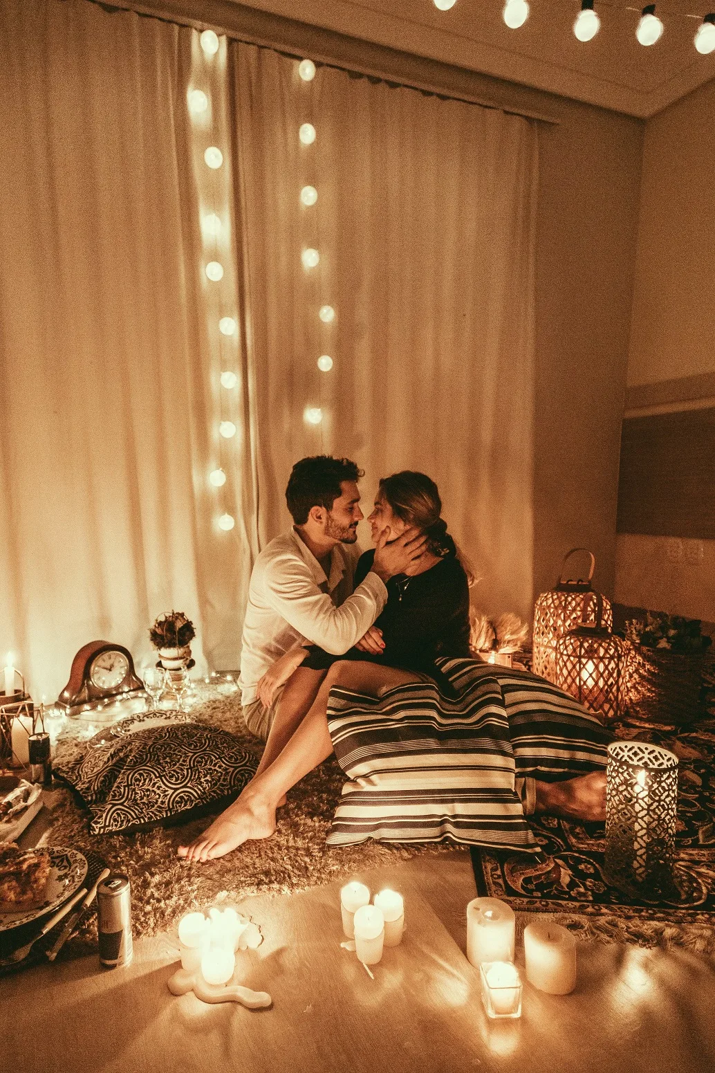valentine của 12 cung hoàng đạo - cặp đôi ngôi tròng nhà có nến
