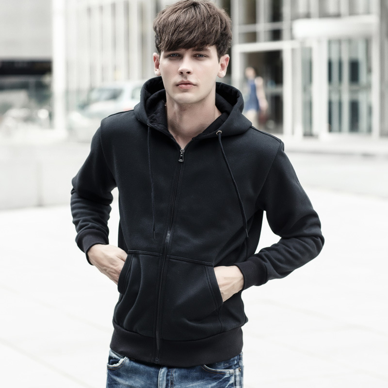 Chiếc áo khoác Hoodie cơ bản thường có màu đen và xám