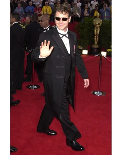 Thời trang Oscar - Russell Crowe Oscar 2001