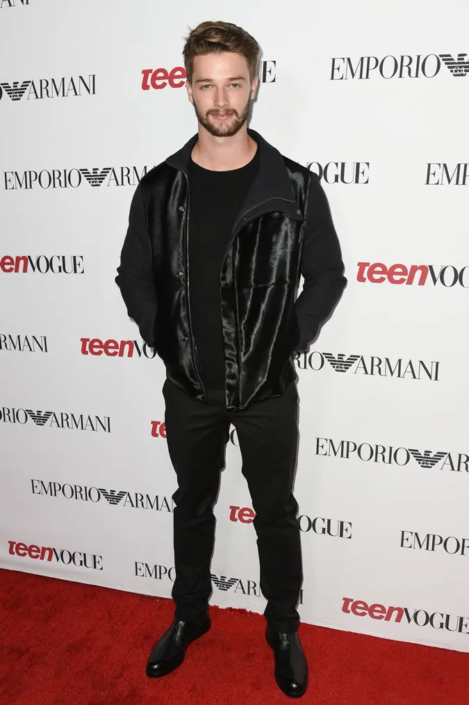 diễn viên Patrick Schwarzenegger mặc all black