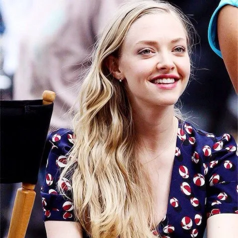 Sự xuất hiện của Amanda Seyfried trong siêu hài Ted 2 xem như cơn gió nhẹ giữa mùa hè tràn nắng với những tình tiết hài hước, lời thoại khiêu khích từ những câu chuyện tếu táo của cánh đàn ông .