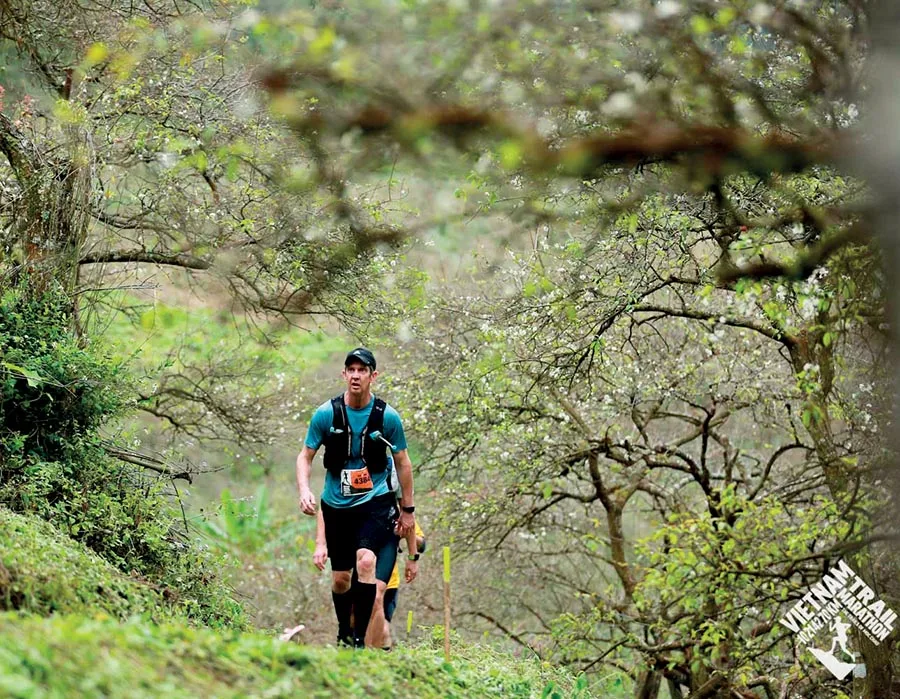chay bo marathon - vietnam trail marathon - elle man
