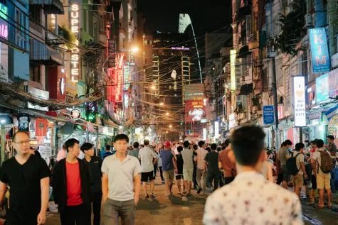 Ánh đèn đô thị nhộn nhịp