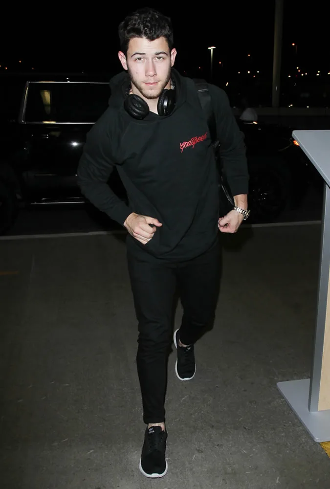 phong cach thoi trang - elle man - Nick Jonas