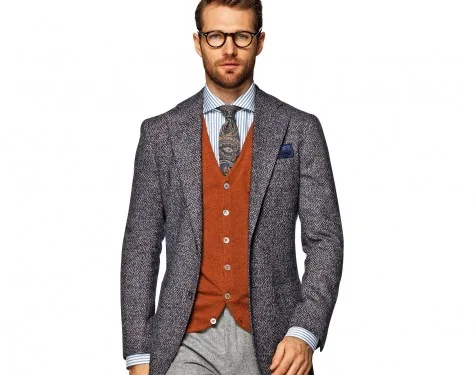 Bạn có thể nhấn nhá mạnh hơn vào màu sắc của chiếc cardigan để làm nó nổi bật hơn trên nền tổng thể trang phục Bạn có thể nhấn nhá mạnh hơn vào màu sắc của chiếc cardigan để làm nó nổi bật hơn trên nền tổng thể trang phục