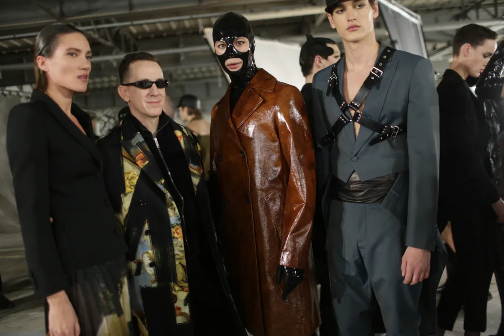 tuan le thoi trang nam milan 2018 moschino - 11