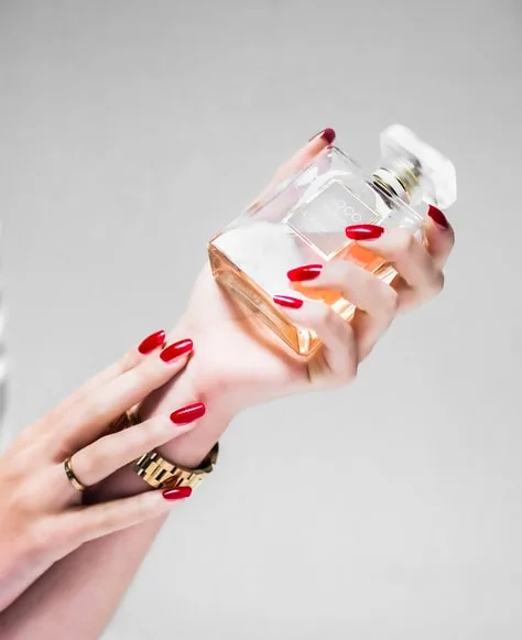 nước hoa - Laura Chouette Unsplash