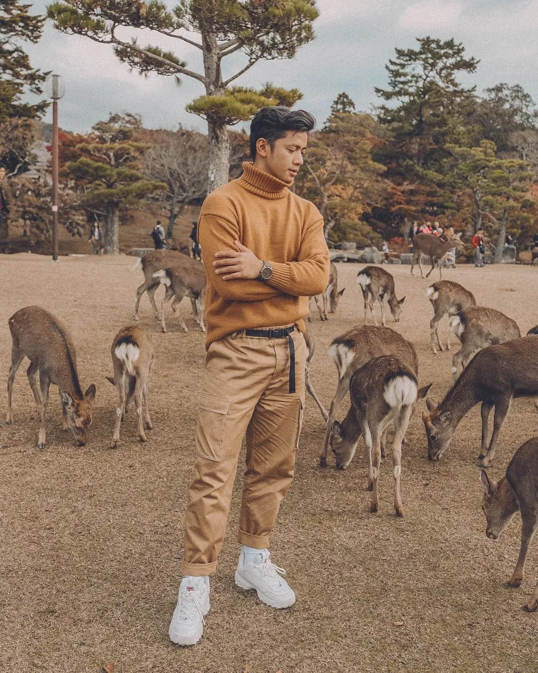 David Guison xuất hiện ấn tượng trong top thời trang sao nam tuần này với outfit đơn giản, hợp mùa. Ảnh: Instagram @davidguison