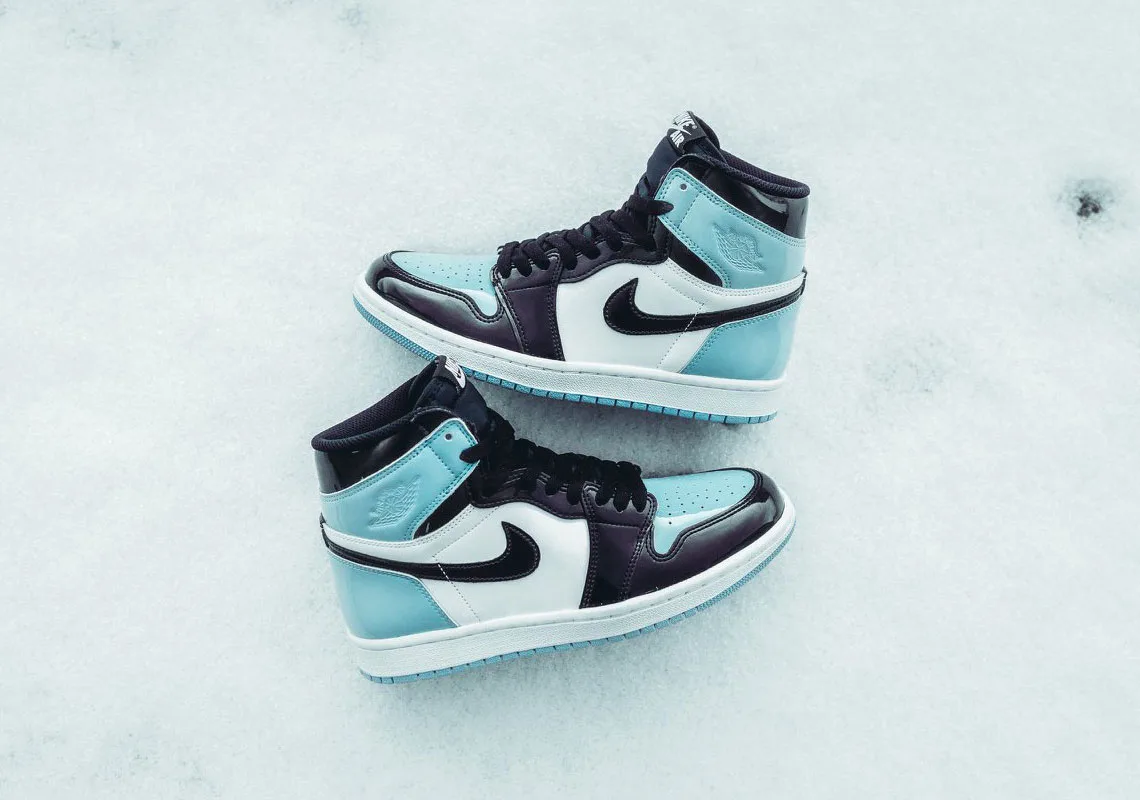 Đôi giày thể thao Nike Air Jordan 1 "Patent UNC"