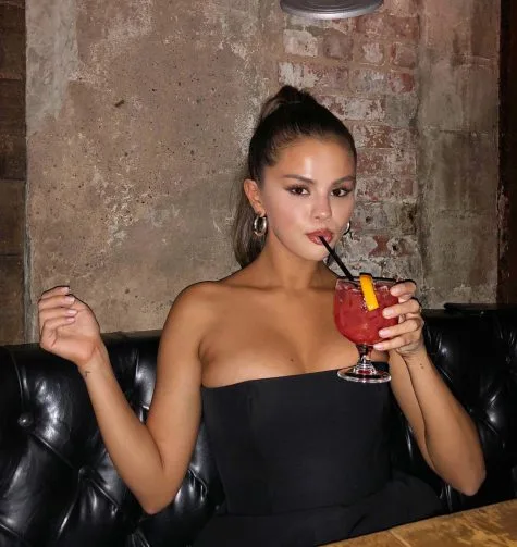 Bức ảnh gợi cảm hơn 10 triệu like của Selena Gomez