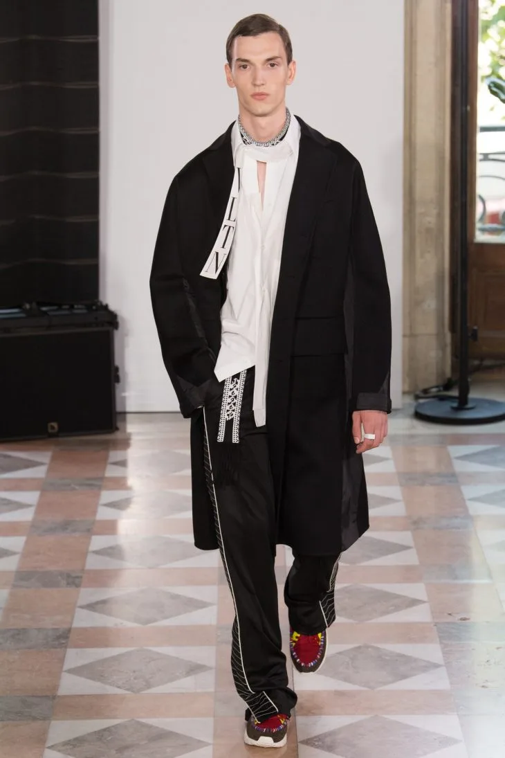10 bộ sưu tập hàng đầu dành cho nam trong Tuần lễ thời trang 2018 valentino_look_50_menswear_spring_2018