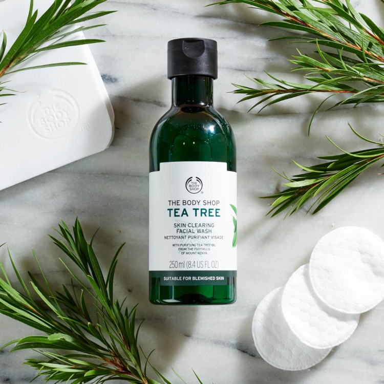 THE BODY SHOP Tea Tree Body Wash-qua giang sinh-elleman-1119