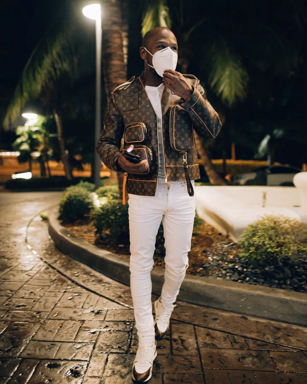 võ sỹ floyd mayweather mặc áo khoác LV