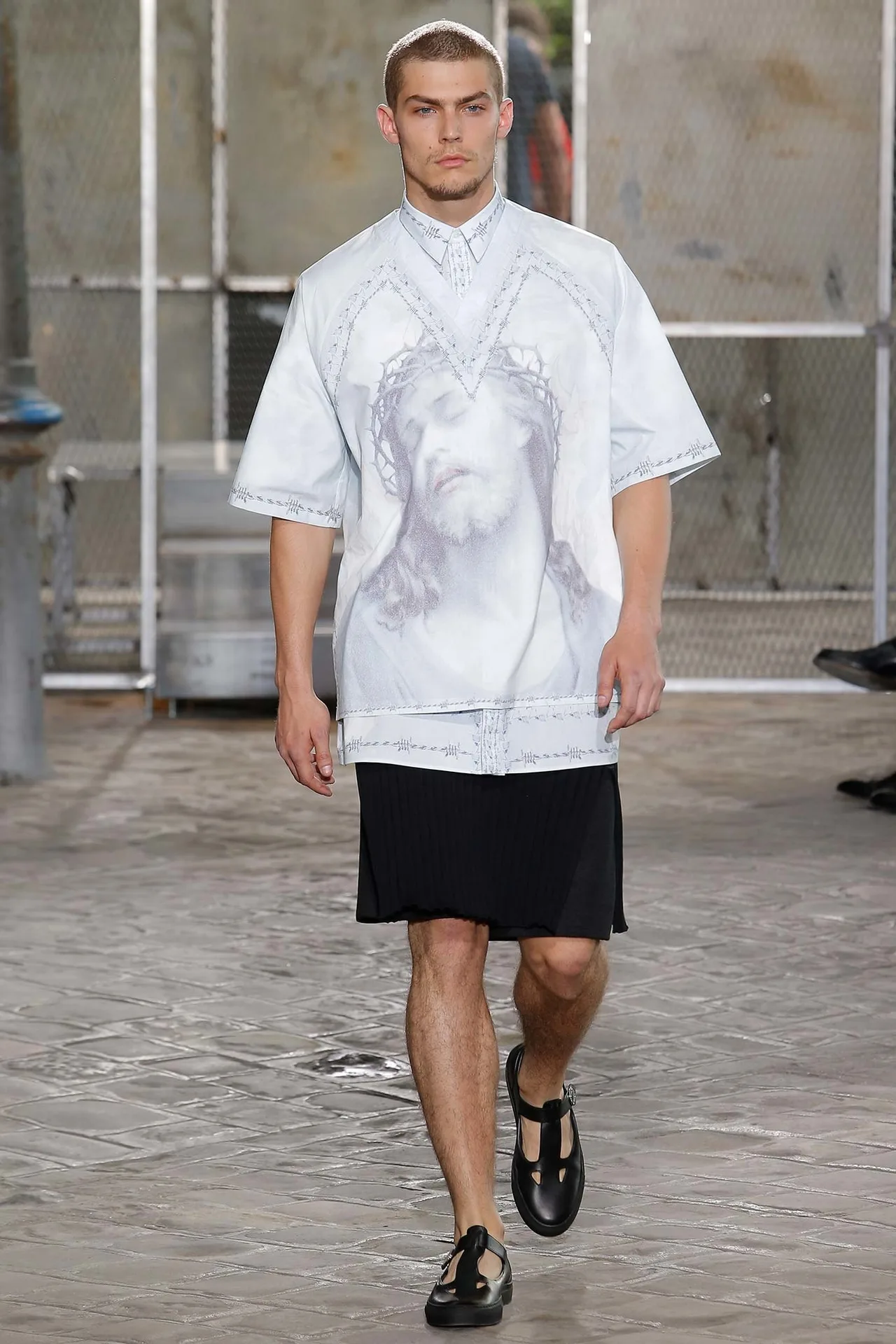 ntk riccardo tisci - elle man 23