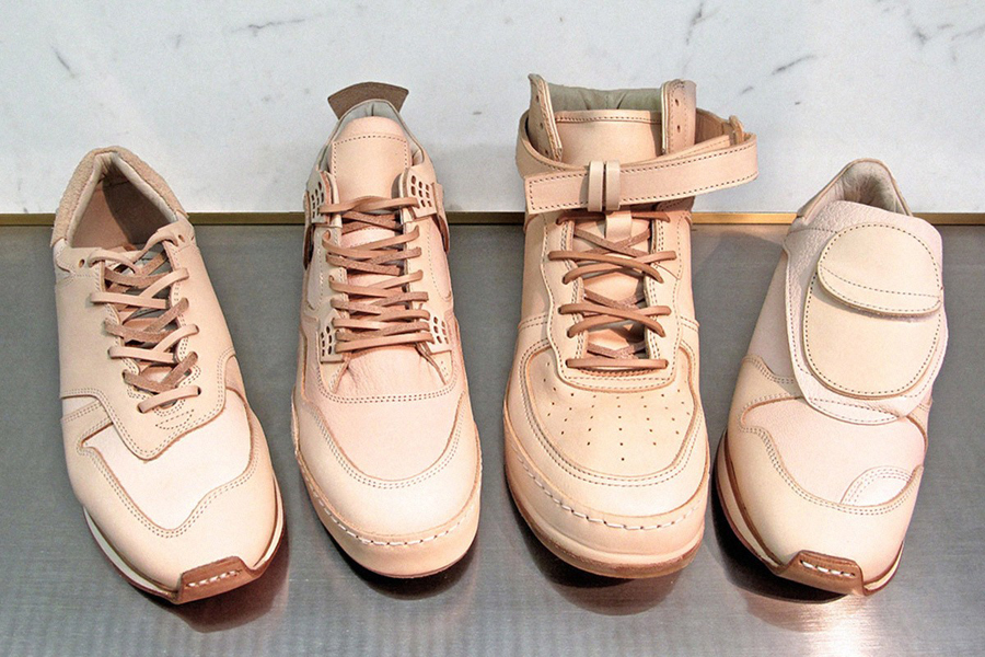 xu hướng thời trang - natural leahter sneakers - elle man