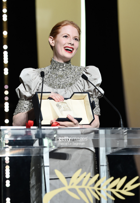 Lễ trao giải LHP Cannes Giải Nữ diễn viên xuất sắc nhất thuộc về Emily Beecham trong Little Joe.