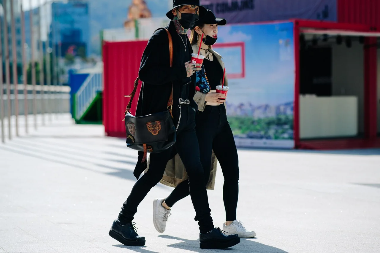 Cac street style look tuyet dep tai Seoul Fashion Week Xuan He 2018 4
