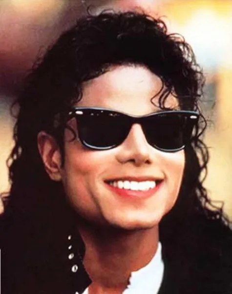 Michael Jackson đeo kiểu kính New Wayfarer Michael Jackson đeo kiểu kính New Wayfarer
