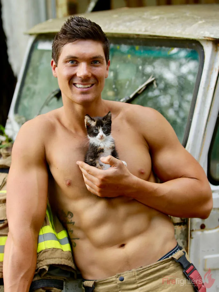 linh cuu hoa - australian firefighter calender 2019 - elle man 41